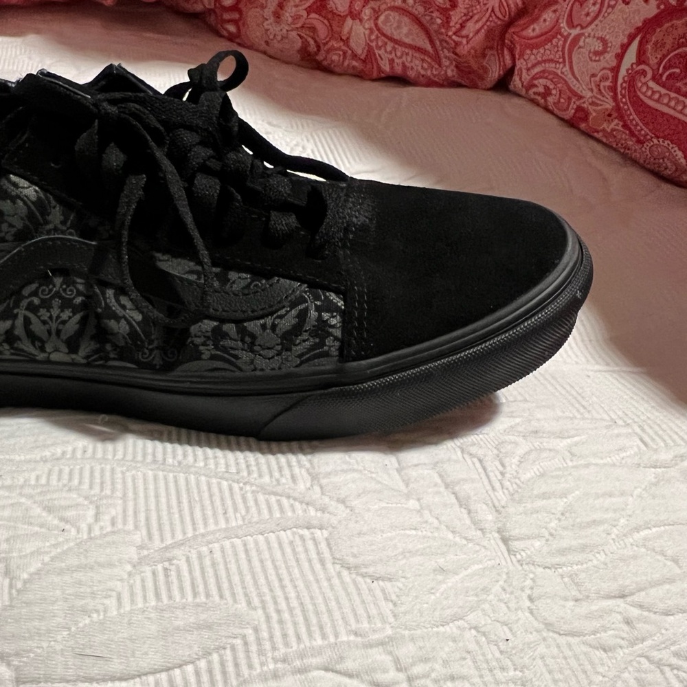 Vans Old Skool Women’s 9.5, Men’s 8.0
